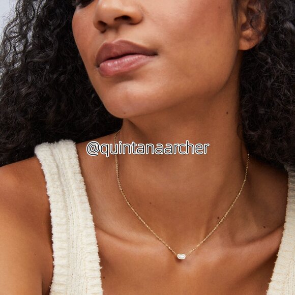 Mini Elisa Gold Satellite Short Pendant Necklace in Ivory Mother-of-Pearl - Picture 4 of 4